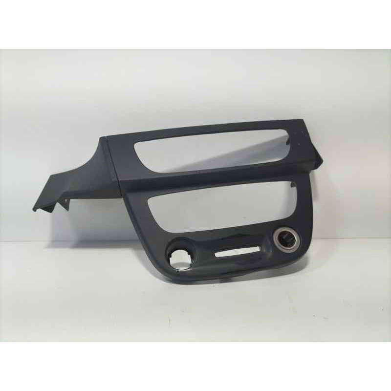 Recambio de molduras delanteras para renault megane iii berlina 5 p expression referencia OEM IAM 8675753  