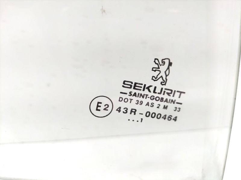 Recambio de mando elevalunas trasero derecho para toyota corolla (e12) 2.0 d-4d linea sol berlina referencia OEM IAM 8481002040 