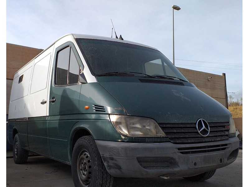 mercedes-benz sprinter 02.00  caja cerrada del año 2004