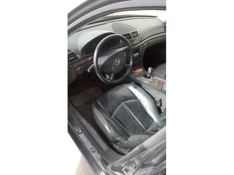 mercedes-benz clase e (w211) berlina del año 2005