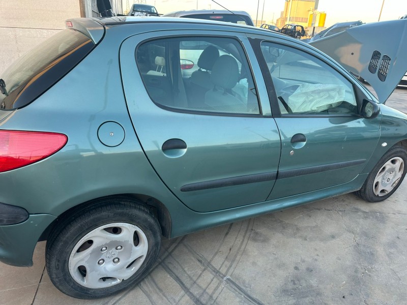 peugeot 206 berlina del año 2001