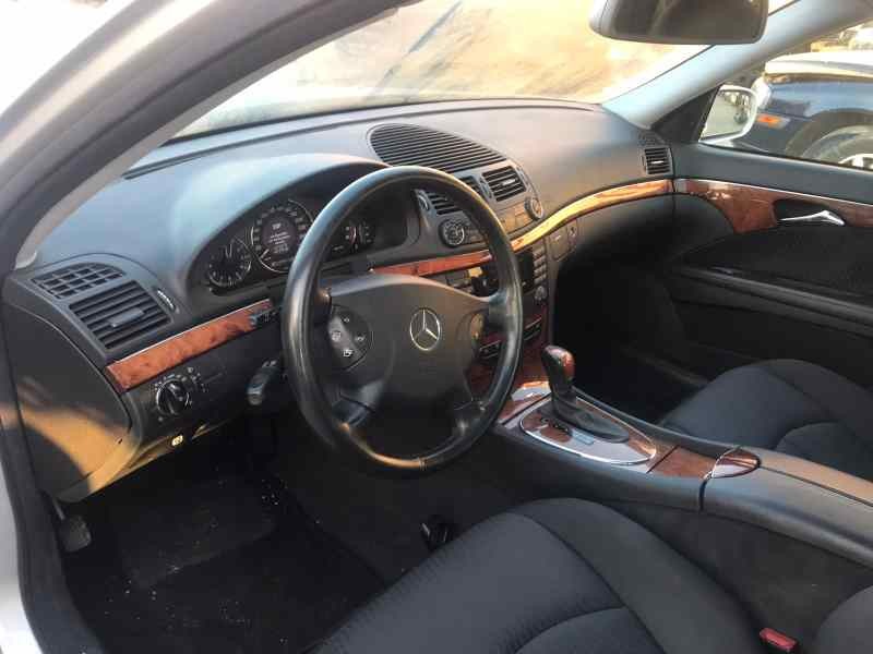 mercedes-benz clase e (w211) berlina del año 2002