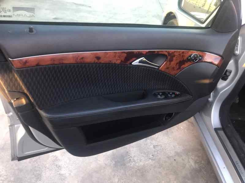 mercedes-benz clase e (w211) berlina del año 2002