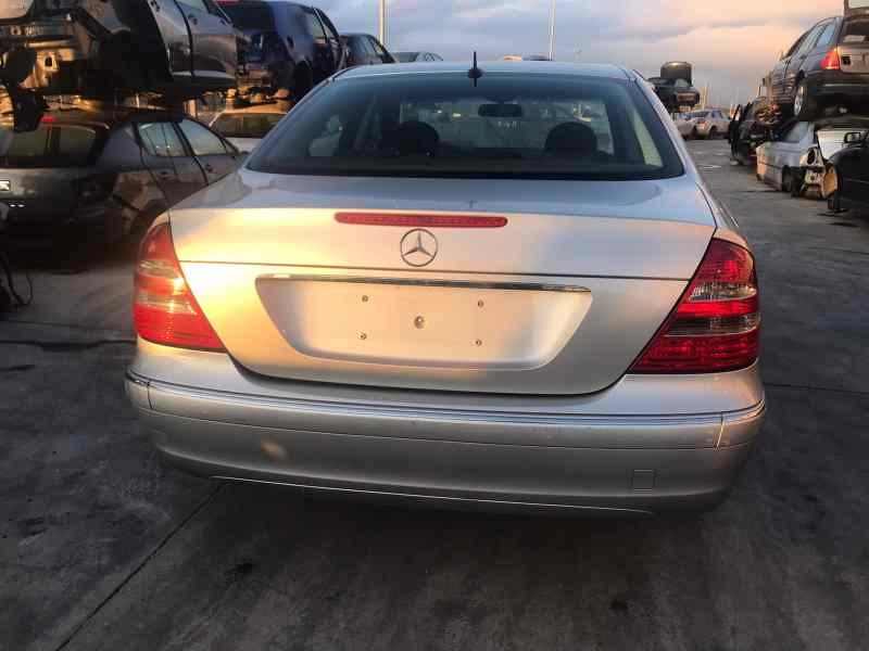 mercedes-benz clase e (w211) berlina del año 2002