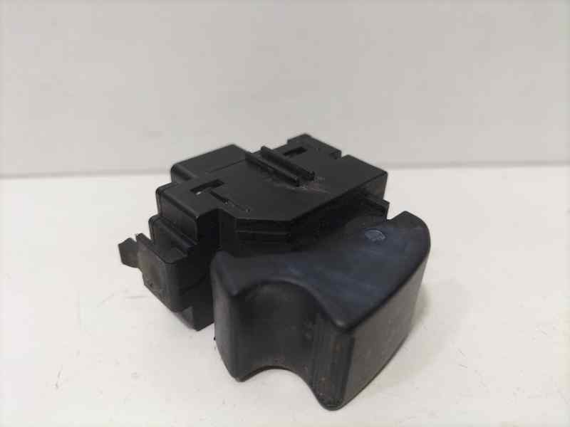 Recambio de mando elevalunas trasero derecho para toyota corolla (e12) 2.0 d-4d linea sol berlina referencia OEM IAM 8481002040 