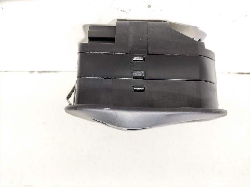 Recambio de rejilla aireadora para toyota corolla (e12) 2.0 d-4d linea sol berlina referencia OEM IAM 1CDFTV 83585 