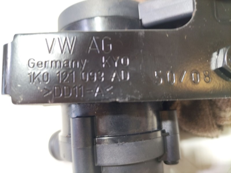 Recambio de bomba agua para volkswagen scirocco (137) 1.4 tsi (118kw) referencia OEM IAM 1K0121093AD  