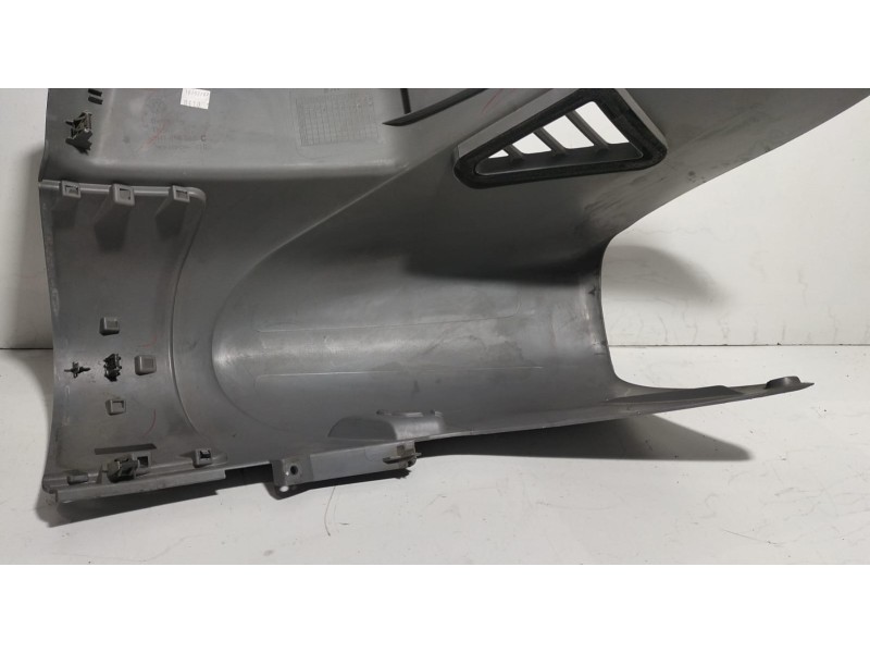 Recambio de molduras delanteras para volkswagen t5 bus 2.5 tdi referencia OEM IAM 7H1858365C 78600 