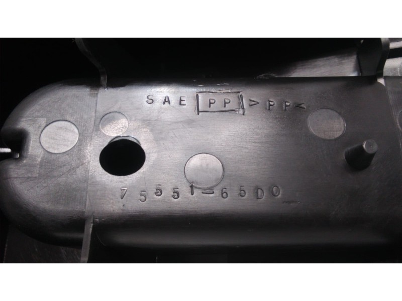 Recambio de molduras delanteras para suzuki grand vitara 5 puertas sq (ft) 2.0 td referencia OEM IAM 7555165D0 49731 