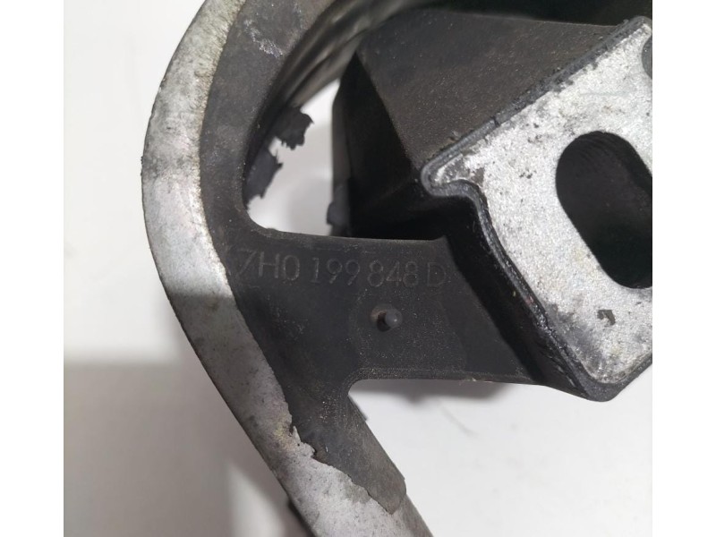 Recambio de soporte motor para volkswagen t5 bus 2.5 tdi referencia OEM IAM 7H0199848D 78508 