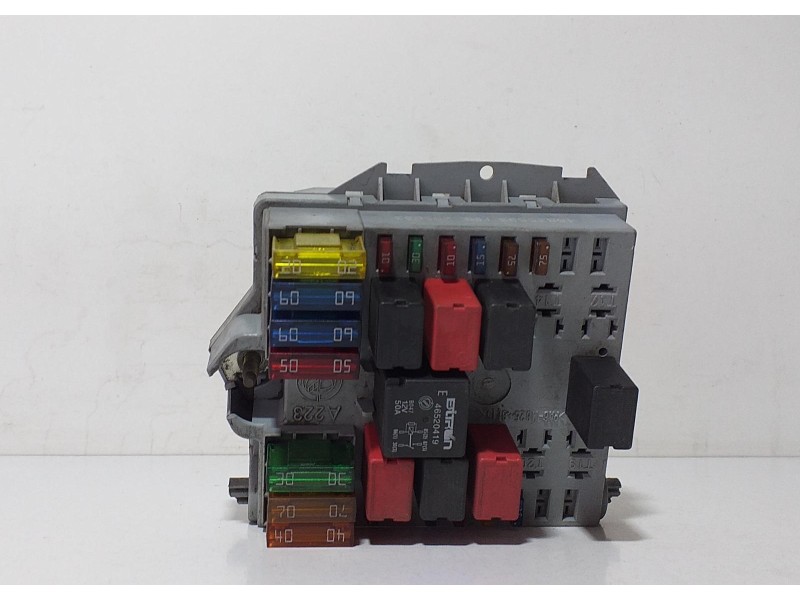 Recambio de caja reles / fusibles para fiat punto berlina (188) 1.2 8v active referencia OEM IAM 46835593 70295 R