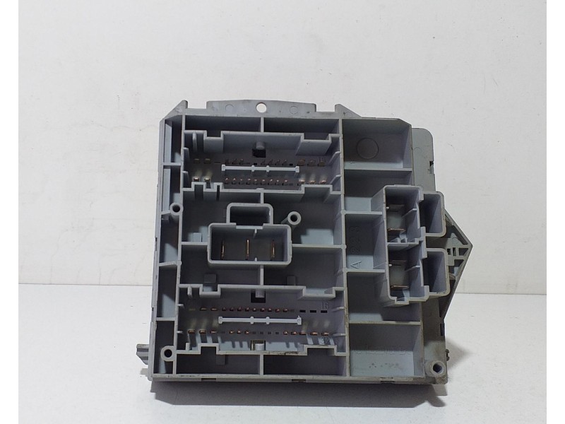 Recambio de caja reles / fusibles para fiat punto berlina (188) 1.2 8v active referencia OEM IAM 46835593 70295 R