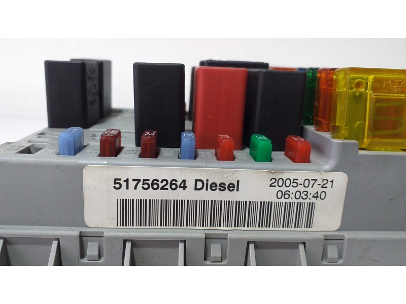 Recambio de caja reles / fusibles para fiat doblo (119) 1.3 16v jtd cat referencia OEM IAM 51756264 70297 R
