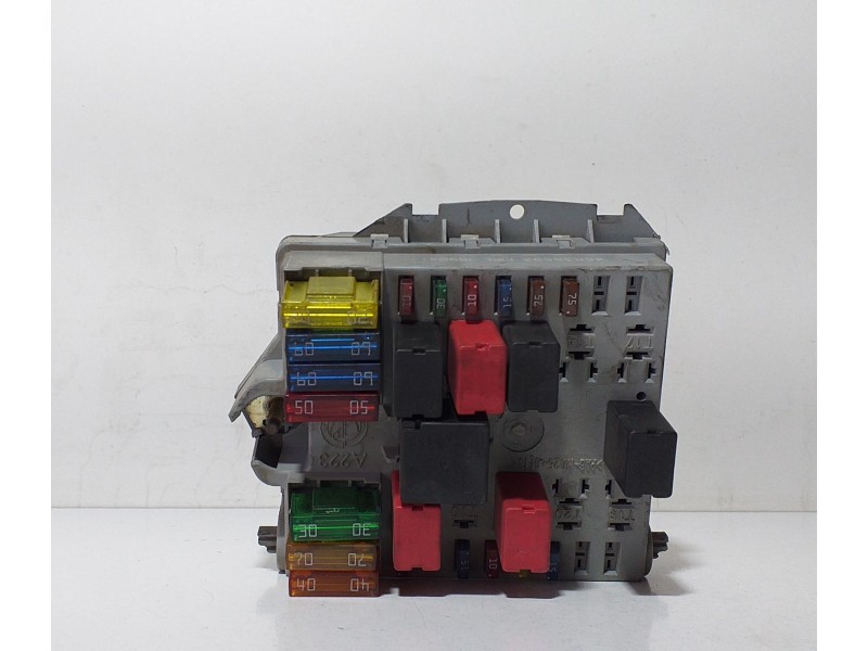 Recambio de caja reles / fusibles para fiat punto berlina (188) 1.2 8v referencia OEM IAM 46835593 70310 R