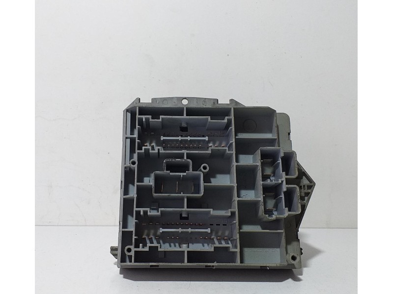 Recambio de caja reles / fusibles para fiat punto berlina (188) 1.2 8v referencia OEM IAM 46835593 70310 R
