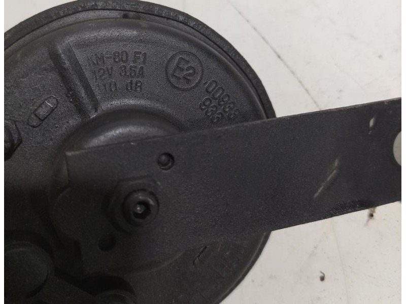 Recambio de claxon para mitsubishi l 200 (k6/7) 2500 td glx (4-ptas.) referencia OEM IAM 4D56 78690 