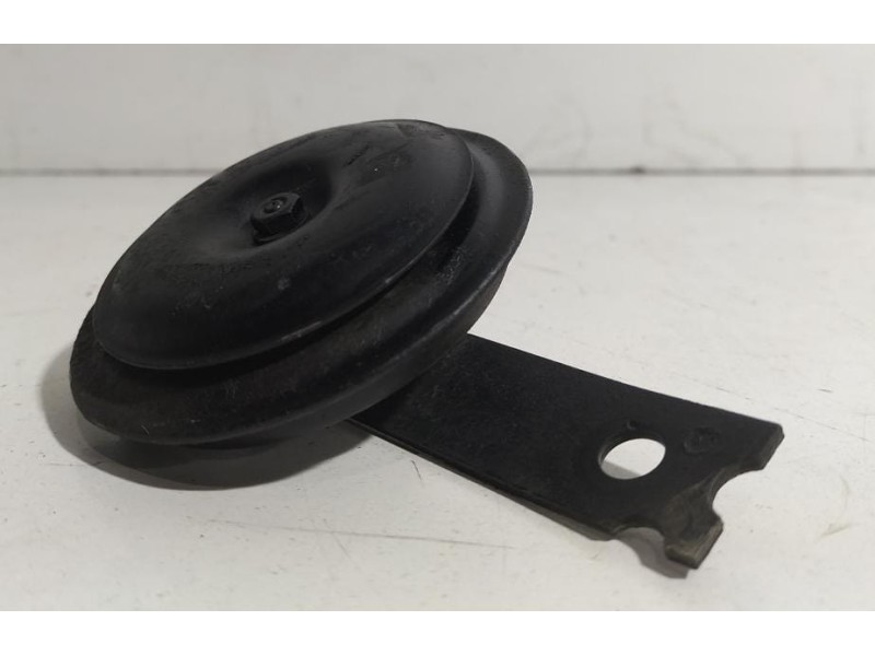 Recambio de claxon para mitsubishi l 200 (k6/7) 2500 td glx (4-ptas.) referencia OEM IAM 4D56 78690 