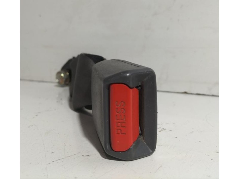 Recambio de cinturon seguridad trasero izquierdo para mitsubishi l 200 (k6/7) 2500 td glx (4-ptas.) referencia OEM IAM TK520 786