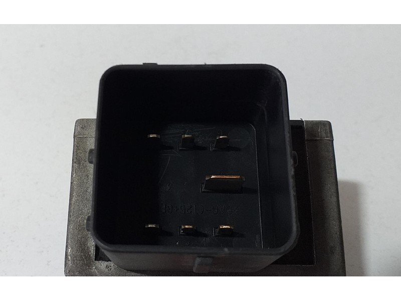 Recambio de caja precalentamiento para peugeot 207 sport referencia OEM IAM 9640469680 70341 R