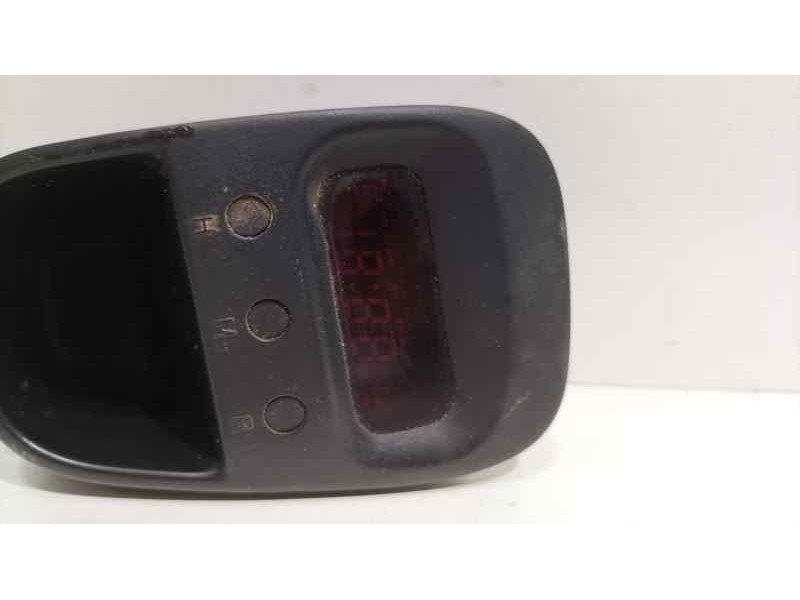 Recambio de pantalla multifuncion para hyundai h1 travel referencia OEM IAM 945204A001 83211 R