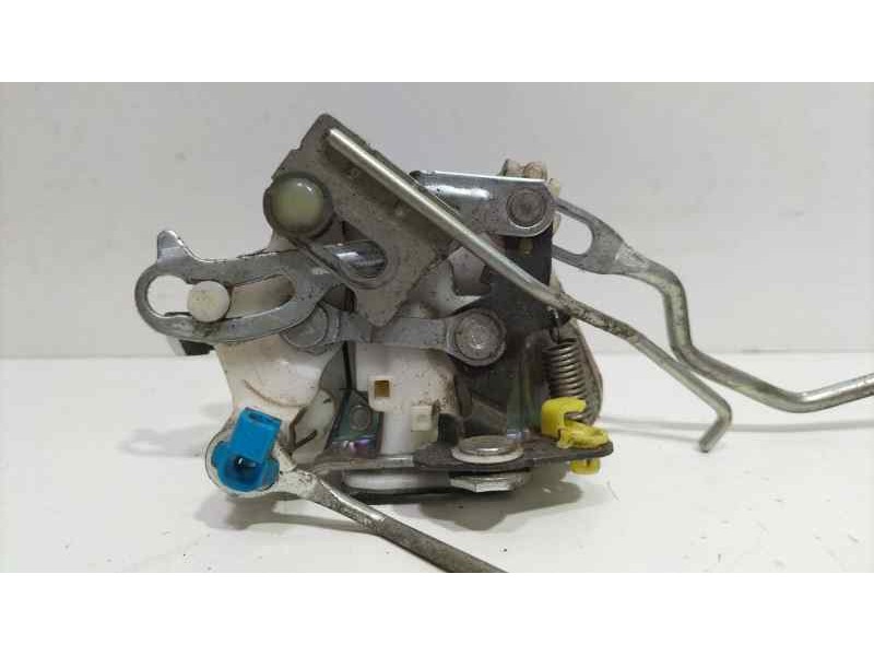 Recambio de cerradura puerta delantera derecha para hyundai h1 travel referencia OEM IAM 813204A000 83213 R