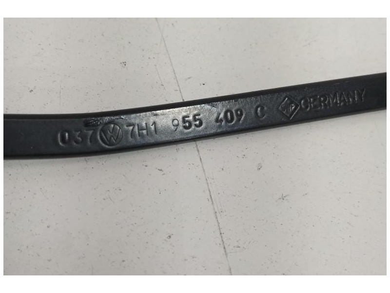 Recambio de brazo limpia delantero izquierdo para volkswagen t5 bus 2.5 tdi referencia OEM IAM 7H1955409C 78651 