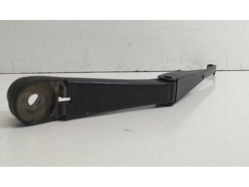 Recambio de brazo limpia delantero izquierdo para mitsubishi l 200 (k6/7) 2500 td glx (4-ptas.) referencia OEM IAM MR192097 7866