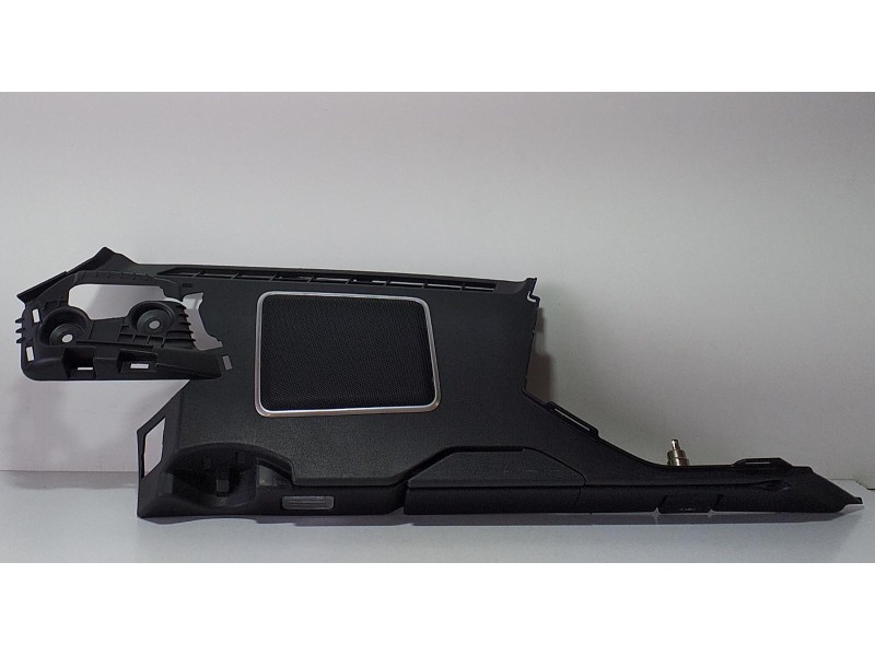 Recambio de molduras traseras para land rover range rover sport autobiography hybrid referencia OEM IAM DK6231012C 70424 R