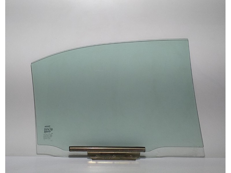 Recambio de luna trasera izquierda para toyota avensis berlina (t25) 2.2 d-4d executive berlina (5-ptas.) referencia OEM IAM 681