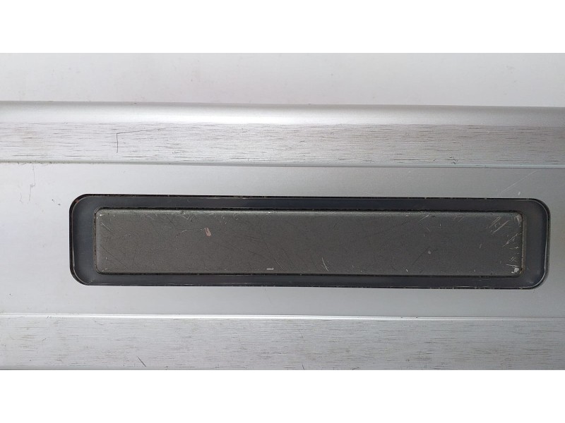 Recambio de molduras traseras para land rover range rover sport autobiography hybrid referencia OEM IAM CPLA13245CB 70453 R