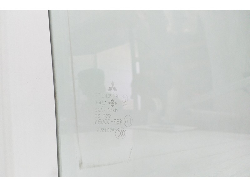 Recambio de luna delantera derecha para mitsubishi montero sport (k90) 2.5 tdi intense referencia OEM IAM MR237966 61533 