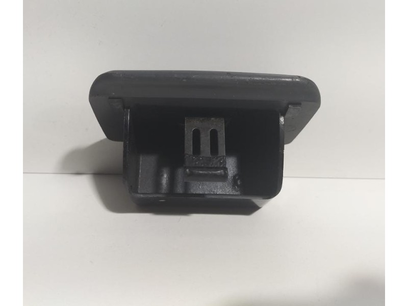 Recambio de cenicero para mitsubishi l 200 (k6/7) 2500 td glx (4-ptas.) referencia OEM IAM 4D56 78853 