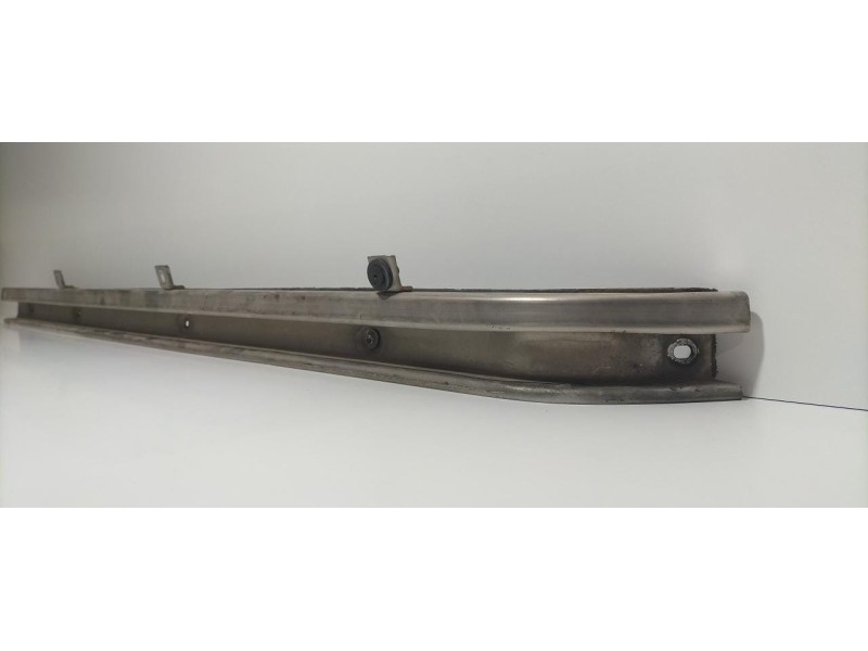 Recambio de soporte / guia puerta corredera para volkswagen t5 bus 2.5 tdi referencia OEM IAM 7H18438720 78886 