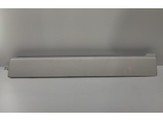 Recambio de molduras traseras para volkswagen t5 bus 2.5 tdi referencia OEM IAM 7H18437961 78776 