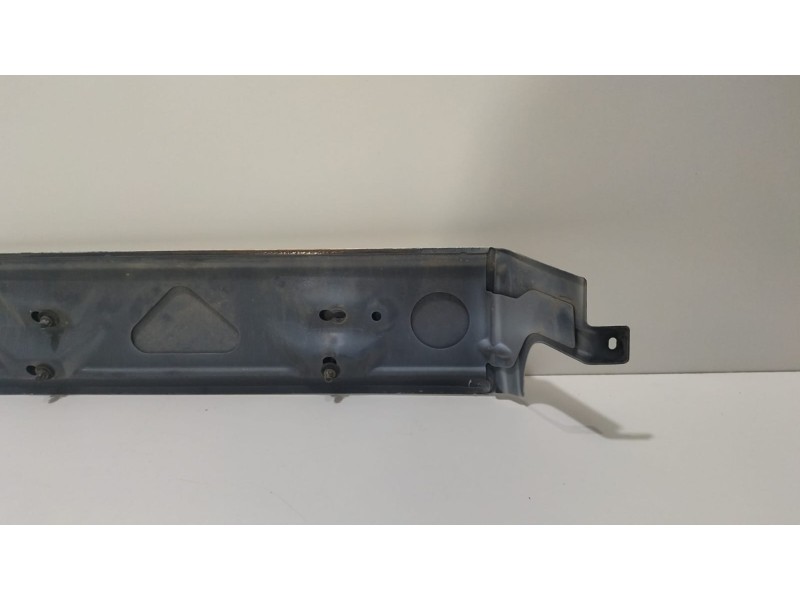 Recambio de molduras traseras para volkswagen t5 bus 2.5 tdi referencia OEM IAM 7H18437961 78776 