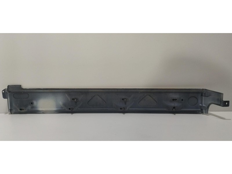 Recambio de molduras traseras para volkswagen t5 bus 2.5 tdi referencia OEM IAM 7H18437961 78776 