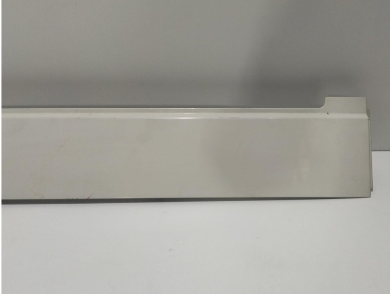 Recambio de molduras traseras para volkswagen t5 bus 2.5 tdi referencia OEM IAM 7H18437961 78776 