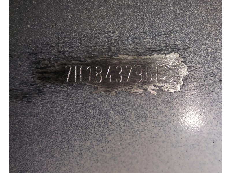 Recambio de molduras traseras para volkswagen t5 bus 2.5 tdi referencia OEM IAM 7H18437961 78776 