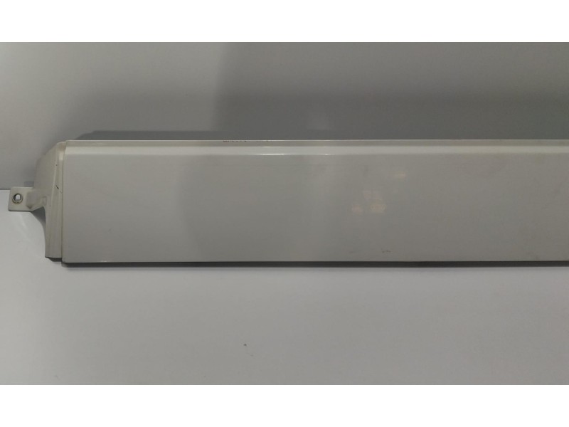 Recambio de molduras traseras para volkswagen t5 bus 2.5 tdi referencia OEM IAM 7H18437961 78776 