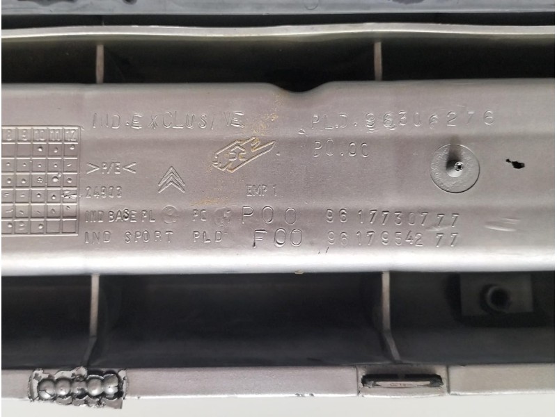 Recambio de paragolpes delantero para citroën saxo 1.5 d image referencia OEM IAM 9617730777 78779 