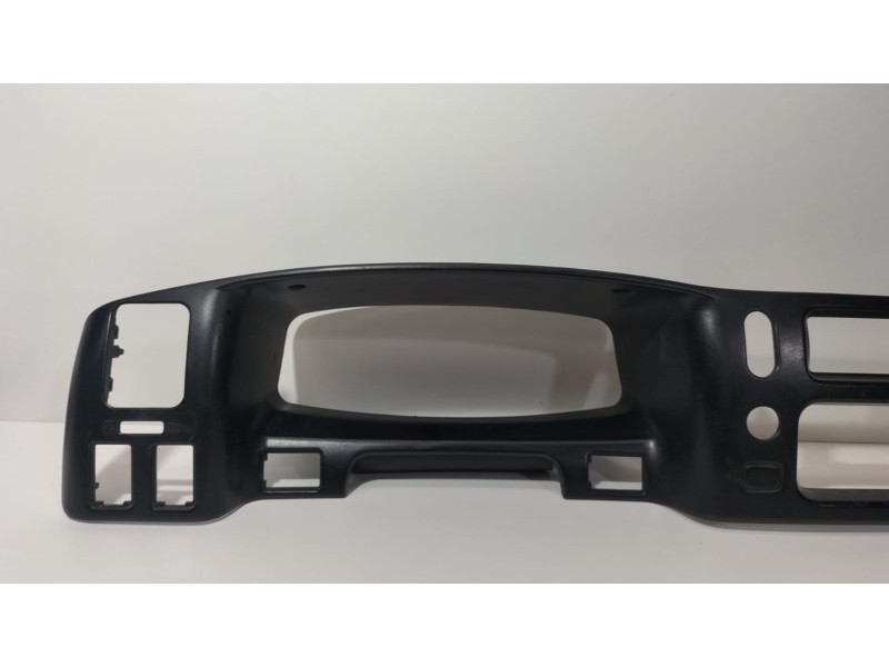 Recambio de molduras delanteras para mitsubishi l 200 (k6/7) 2500 td glx (4-ptas.) referencia OEM IAM MR117494 78781 