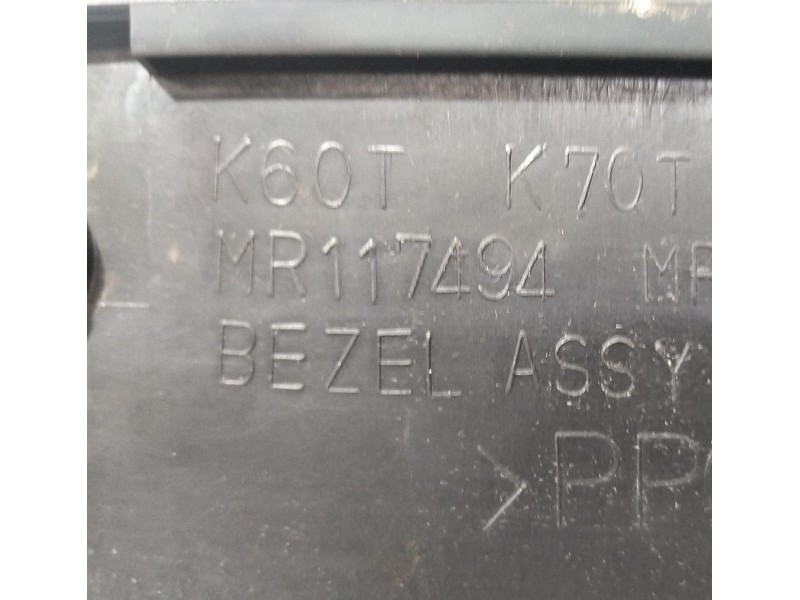 Recambio de molduras delanteras para mitsubishi l 200 (k6/7) 2500 td glx (4-ptas.) referencia OEM IAM MR117494 78781 