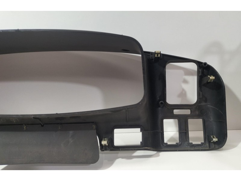 Recambio de molduras delanteras para mitsubishi l 200 (k6/7) 2500 td glx (4-ptas.) referencia OEM IAM MR117494 78781 