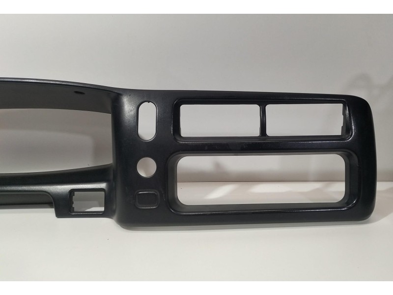 Recambio de molduras delanteras para mitsubishi l 200 (k6/7) 2500 td glx (4-ptas.) referencia OEM IAM MR117494 78781 