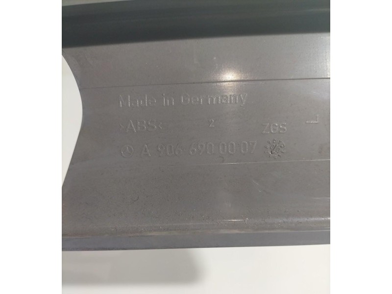 Recambio de molduras delanteras para mercedes-benz sprinter ii james cook (906) referencia OEM IAM A9066900007 78927 R