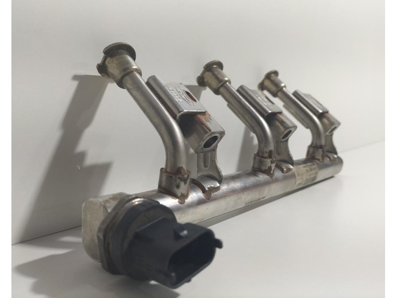 Recambio de rampa inyectora para ford focus lim. (cb8) 1.0 ecoboost cat referencia OEM IAM 0261555132 78931 R