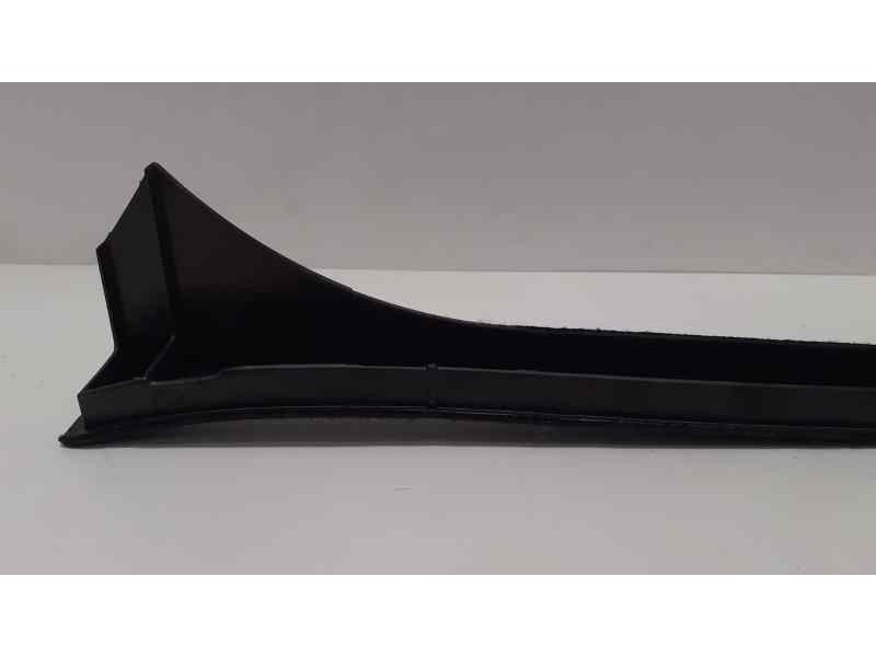 Recambio de molduras traseras para mercedes-benz clase e (w210) berlina diesel 290 turbodiesel (210.017) referencia OEM IAM A210