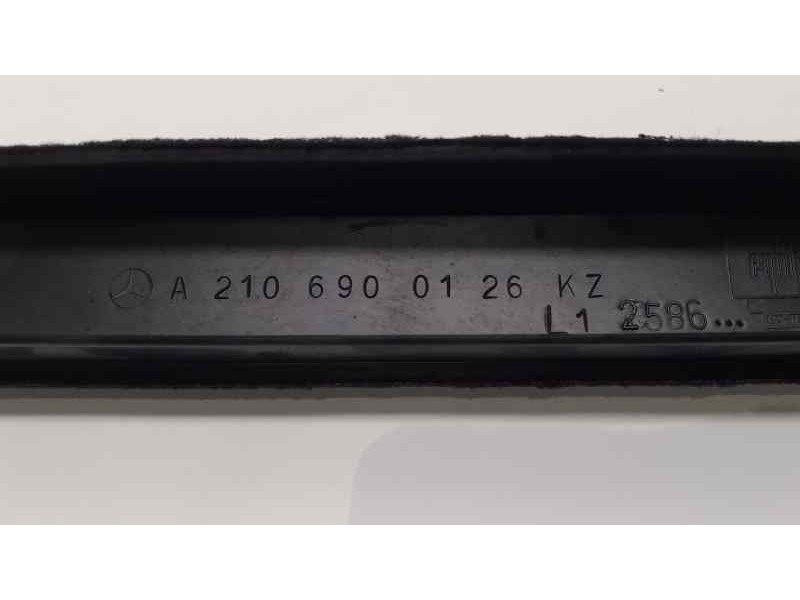 Recambio de molduras traseras para mercedes-benz clase e (w210) berlina diesel 290 turbodiesel (210.017) referencia OEM IAM A210