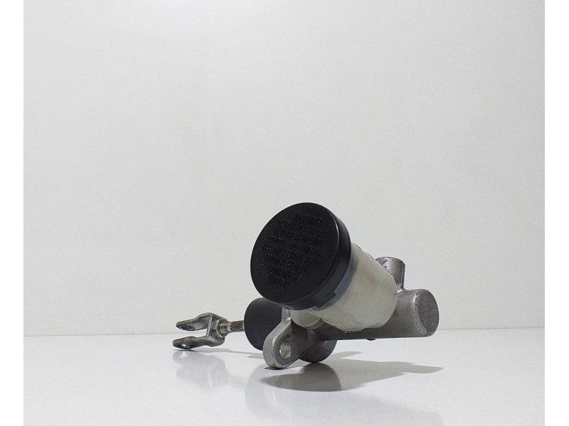 Recambio de bomba embrague para nissan terrano/terrano.ii (r20) aventura referencia OEM IAM TD27TI 61750 