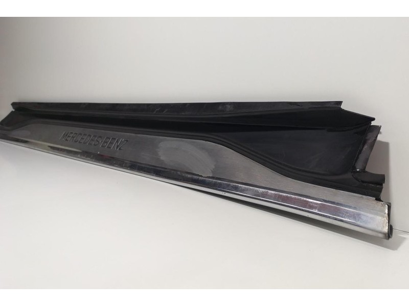 Recambio de molduras delanteras para mercedes-benz clase sl (w129) referencia OEM IAM 1296800335 79000  Recambio de molduras delanteras para mercedes-benz clase sl (w129) referencia OEM IAM 1296800335 79000